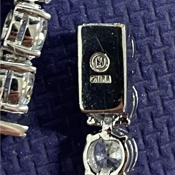 Nadri 7.5” crystal clear CZ tennis bracelet silver tone beautiful heavy quality - Picture 3 of 11